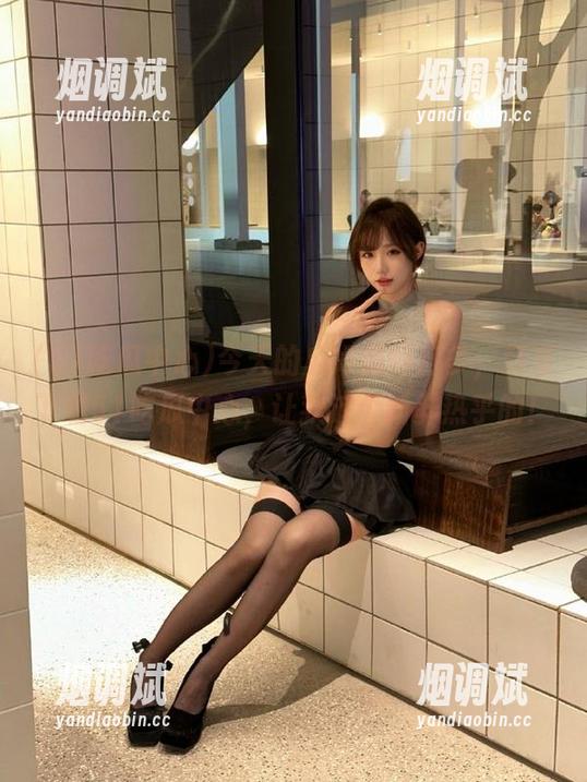 今天的瓜好像特别多，赶紧下载51吃瓜中心，让我追个新鲜热乎的！
