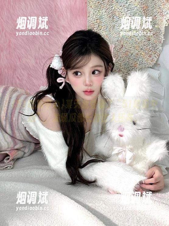 某天我登录了“51吃瓜中心”，发现瓜都长得比人还高。