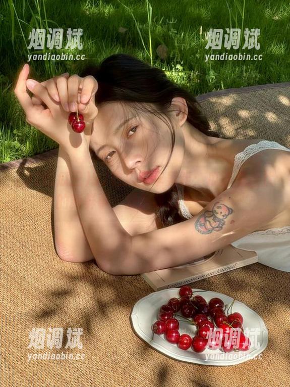 92吃瓜王 92吃瓜王苹果版:瓜田里潜伏的新鲜事,刮得我心头一颤!