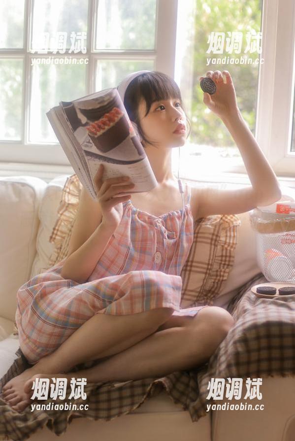 下了“人人吃瓜网”app，顺便让我沉浸在小道消息中，嗯……有点上瘾了？