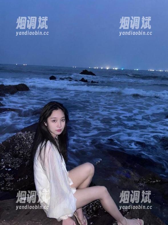 随手一刷，“免费吃瓜”网页让人怀疑我跟小区的花草都是暗中交流八卦。