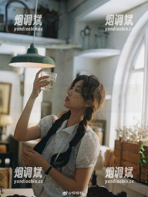 登录后发现吃瓜直播像个日常剧场，哈哈，剧情太魔幻了！