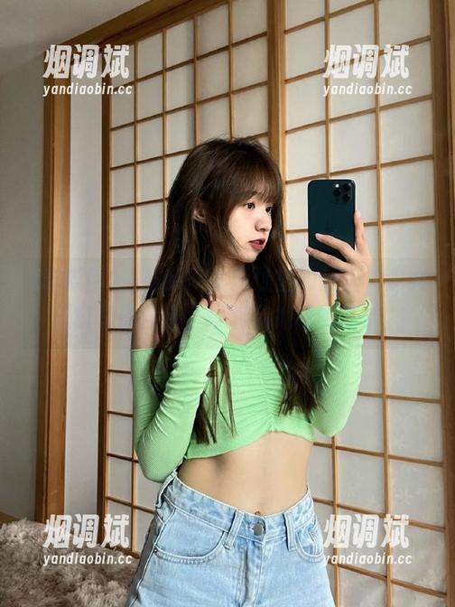 吃瓜网站网址里的反差，犹如鱼缸里的金鱼，带着点拗口的无奈。