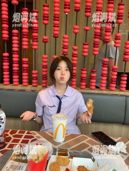 观看完这篇，我只能说黑料吃料网的热度也是没谁了！